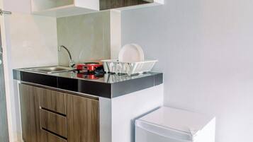 Fridge, stovetop, rice cooker, cookware/dishes/utensils