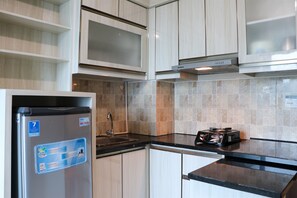 Huoneisto | Yksityinen keittonurkkaus | Jääkaappi, liesi, riisinkeitin, keittoastiat/astiat/ruokailuvälineet