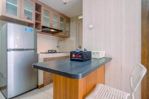 Private kitchen - Comfort And Cozy Living 2Br Bogor Valley Apartment (Bogor)