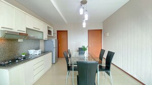 Apartment | Dining room - Spacious And Good 3Br At Thamrin Residence Apartment (Jakarta)