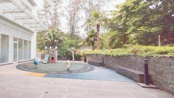 Zona de juegos infantil al aire libre