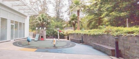 室外兒童遊樂區