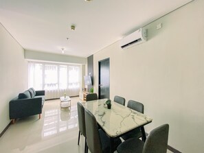 Interior - Full Furnished And Homey 3Br Apartment Nifarro Park (Jakarta)