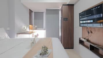 1 bedroom, bed sheets