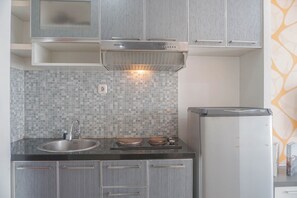 Standard Apartment | Private kitchen - Comfort Studio Taman Melati Margonda Apartment (Depok)