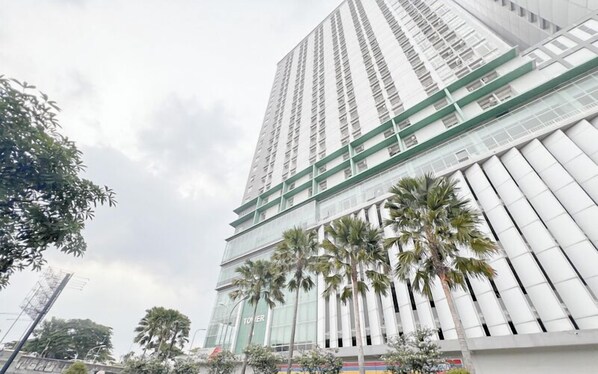 Exterior - Minimalist And Cozy Studio Bale Hinggil Apartment (Surabaya)