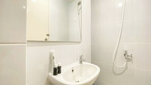 Standard Apartment | Bathroom