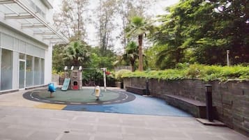 室外兒童遊樂區