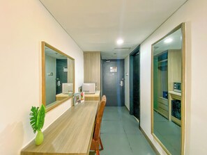 1 bedroom - Comfortable Studio (No Kitchen) At Grand Palace Kemayoran Apartment (Jakarta)