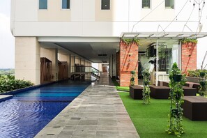 Outdoor pool - Cozy Living And Relaxing Studio Room Apartment B Residence (Pagedangan)