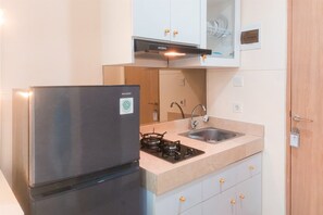 Private kitchen - Cozy Living And Relaxing Studio Room Apartment B Residence (Pagedangan)