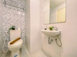 Standard Apartment | Bathroom