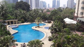 Outdoor pool - Spacious And Luxury 3Br At Sudirman Tower Condominium Apartment (Jakarta)