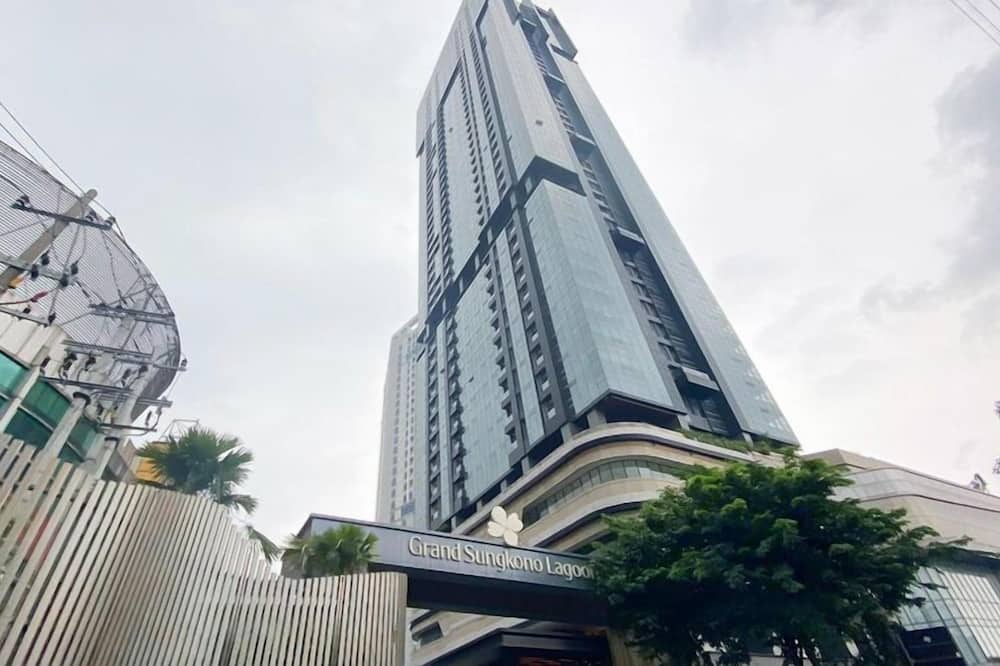 Pleasant And Strategic 1Br At Grand Sungkono Lagoon Apartment