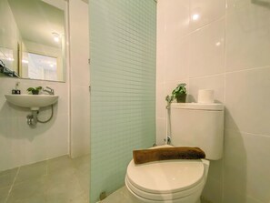 Standard Apartment | Bathroom