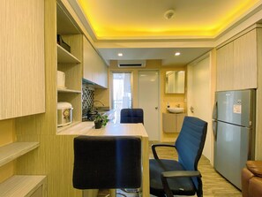 2 bedrooms - Well Designed And Warm 2Br At Bassura City Apartment (Jakarta)