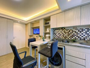 2 bedrooms - Well Designed And Warm 2Br At Bassura City Apartment (Jakarta)