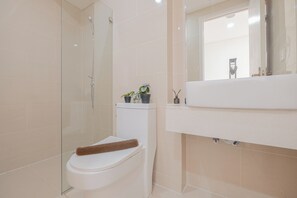 Apartamento standard | Banheiro | Toalhas de banho 