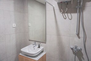 Standard-Apartment | Badezimmer