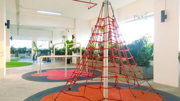 Área de juegos infantiles al aire libre