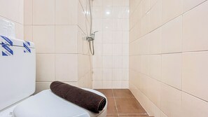 Bathroom - Cozy And Compact Studio Apartment At Vida View Makassar (Makassar)