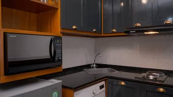 Standard Apartment | Private kitchen | Stovetop