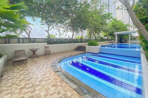 Outdoor pool - Cozy Studio Apartment Bassura City (Jakarta)
