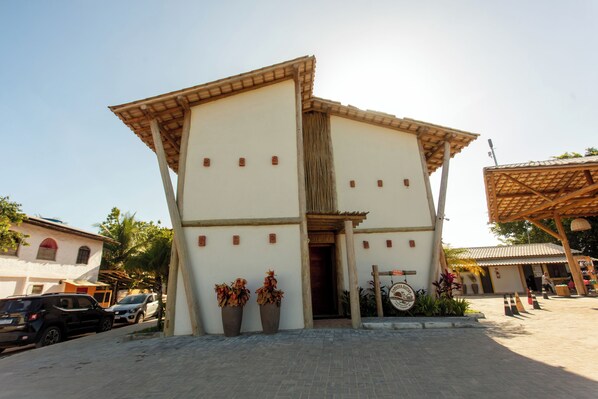 Property entrance - Caraiva Suites (Porto Seguro)