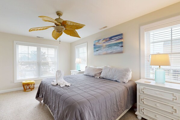 5 bedrooms, iron/ironing board, Internet, bed sheets