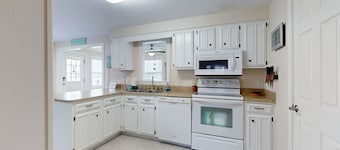West Fenwick home w/deck, patio, firepit, balcony & grill