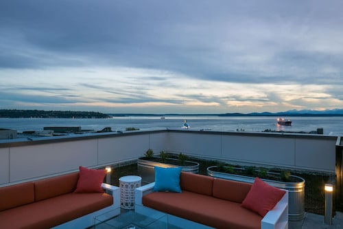 Space Needle Views | Vivid Suite