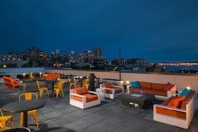 Space Needle Views | Vivid Suite