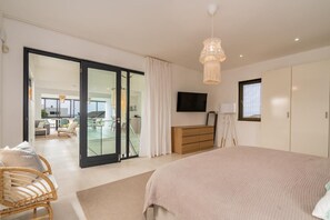 4 bedrooms, iron/ironing board, travel cot, free WiFi