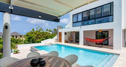 Villa Coastal Bliss with private pool & sea view at Jan Thiel