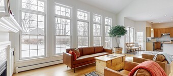 Cozy home near park, deck, patio, bbq, soaking tub, TV, basketball, office, w/d