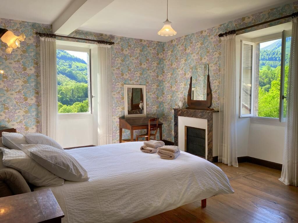 5 slaapkamers, een strijkplank/strijkijzer, reisbedje, gratis wifi