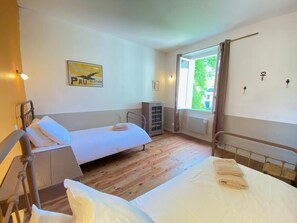 3 Schlafzimmer, Bügeleisen/Bügelbrett, Reisekinderbett, kostenloses WLAN