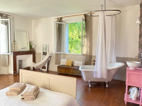 Elegant retro cottage at the foot of the mountains, stove, WIFI, +++ view