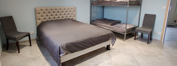 3 bedrooms, iron/ironing board, WiFi
