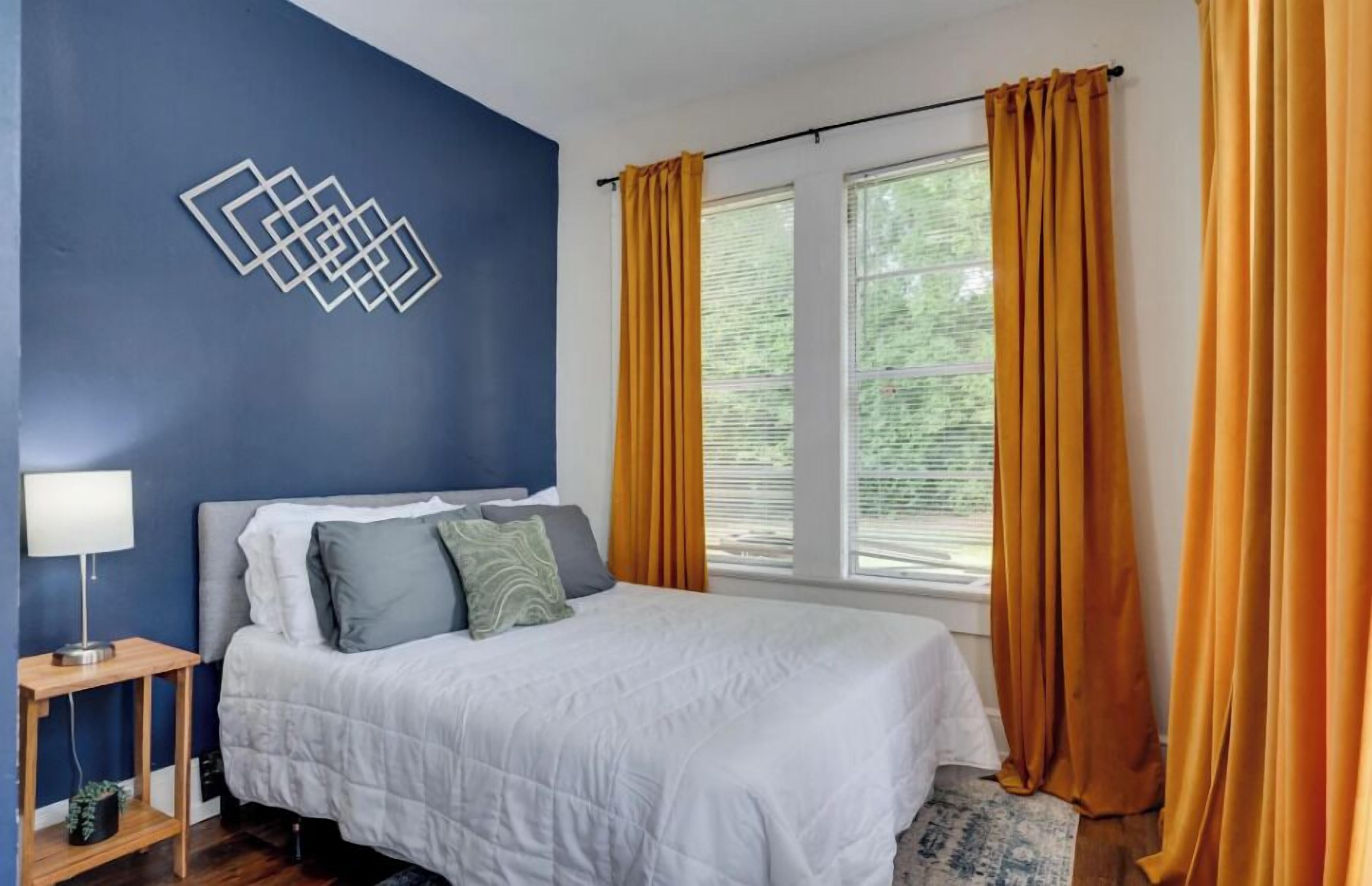 5 habitaciones, tabla de planchar con plancha, cuna de viaje y internet 