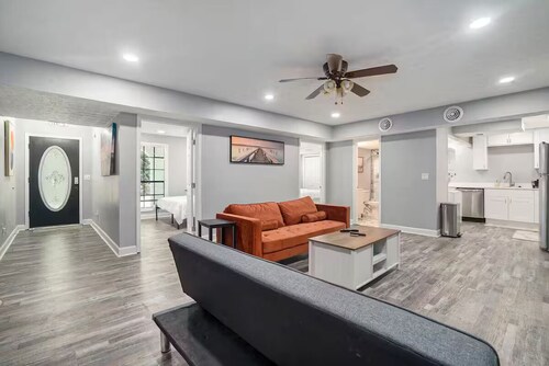 Cozy Apartment in Lilburn - Unit A + Unit C