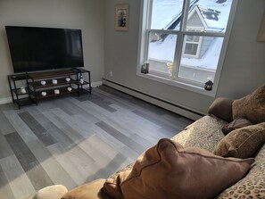 Smart TV - Sitrang's Place (Moncton)