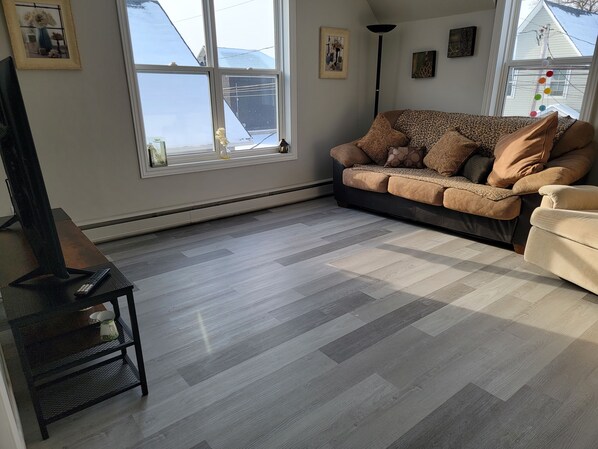 Smart TV - Sitrang's Place (Moncton)