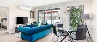 Cosy 2BR Close to Light Rail