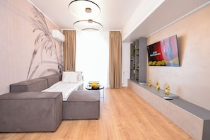 Apartment, 1 Bedroom, Smoking, Balcony | Living room