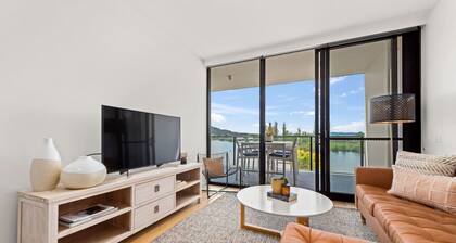 Luxurious Waterfront Unit with Breathtaking Views