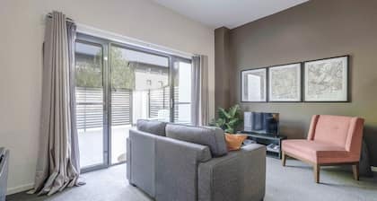 New to VRBO: Stylish studio Apt near AIS and GIO Stadium