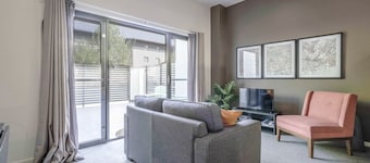 New to VRBO: Stylish studio Apt near AIS and GIO Stadium