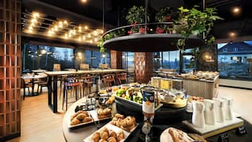 Desayuno buffet todos los días (EUR 15 por persona)