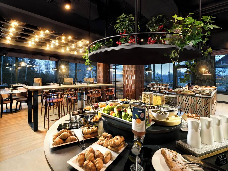 Daily buffet breakfast (EUR 15 per person)